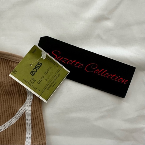 Crop Top - Picture 2 of 4